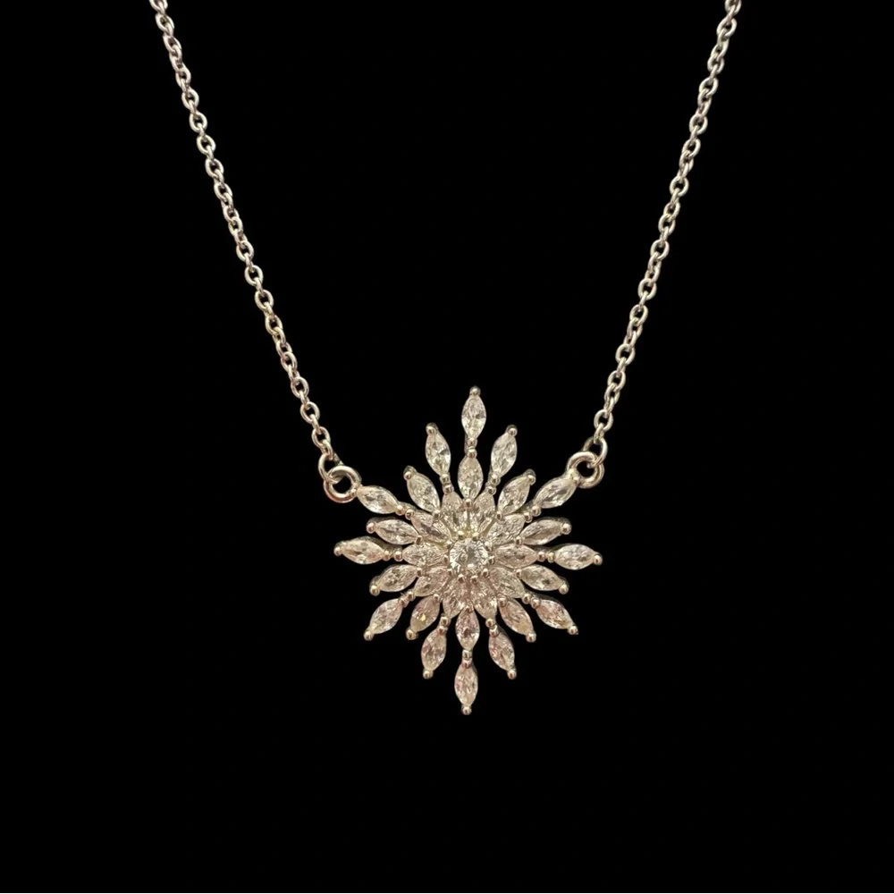 Snowflake design necklace 925 SS with CZ’s